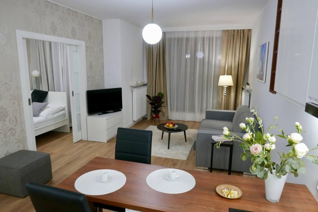 Kieslowskiego Apartment Vis-A-Vis Town Hall Varsó Kültér fotó