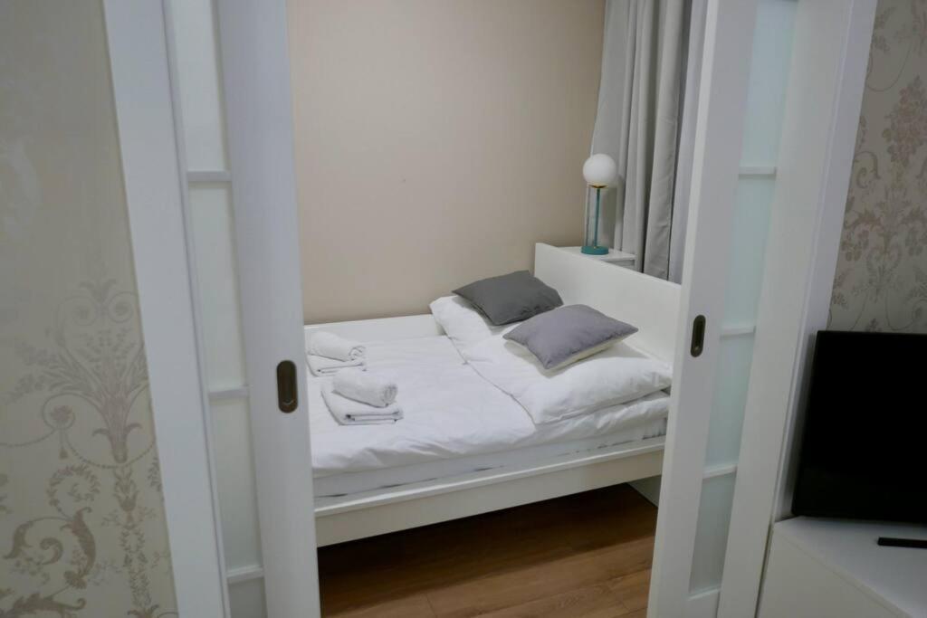 Kieslowskiego Apartment Vis-A-Vis Town Hall Varsó Kültér fotó